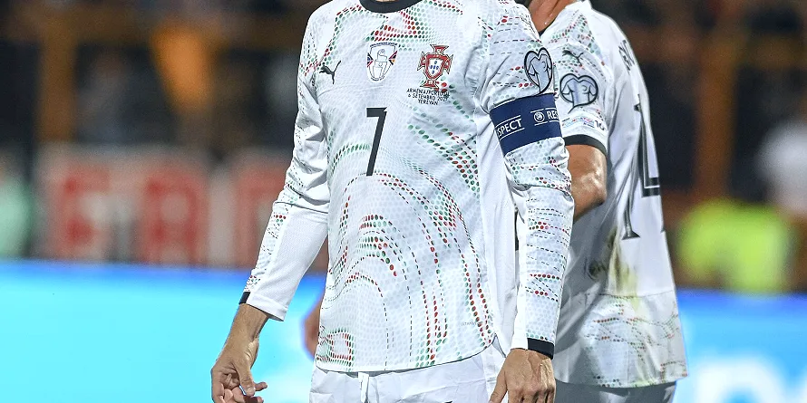 乐鱼平台前线 从五分钟到十分钟：补时改变的不只是时间·战术拆解·教练白板